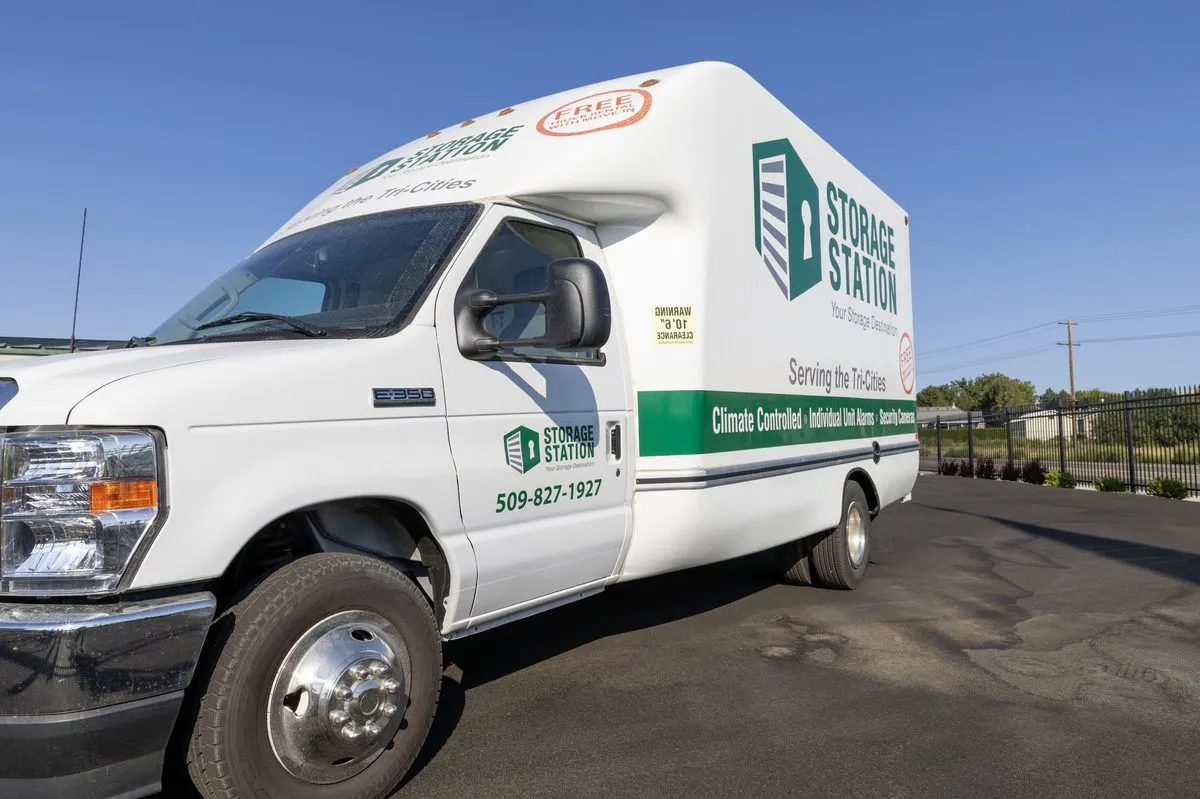 Storage Station 14-foot moving truck — front view